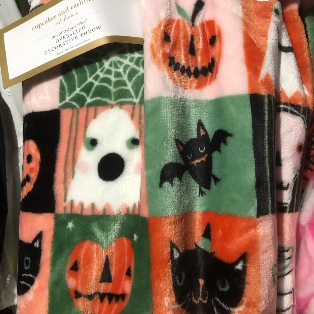 👻 Cupcakes and Cashmere Halloween Throw Blanket